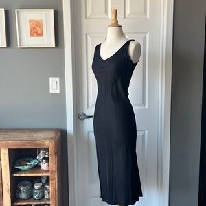 Aritzia Babaton 90s minimalist midi slip